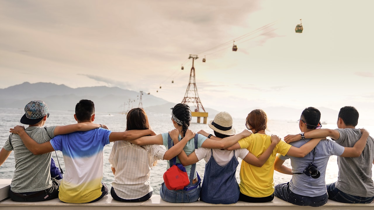 Couple de seniors heureux — mutuelle sante adaptee
